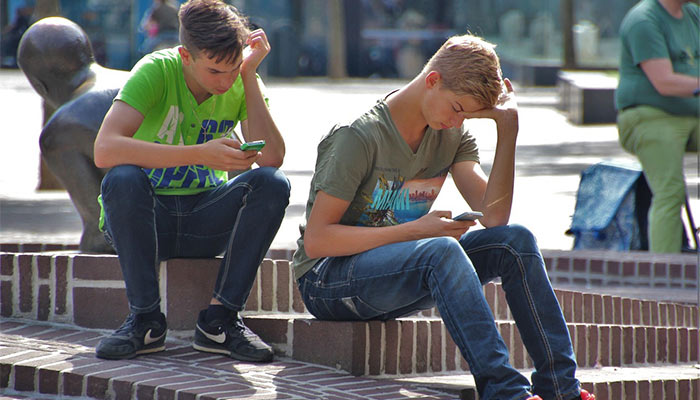 Covisionado: ¿Mirar televisión y el celular a la vez podría ser un peligro?