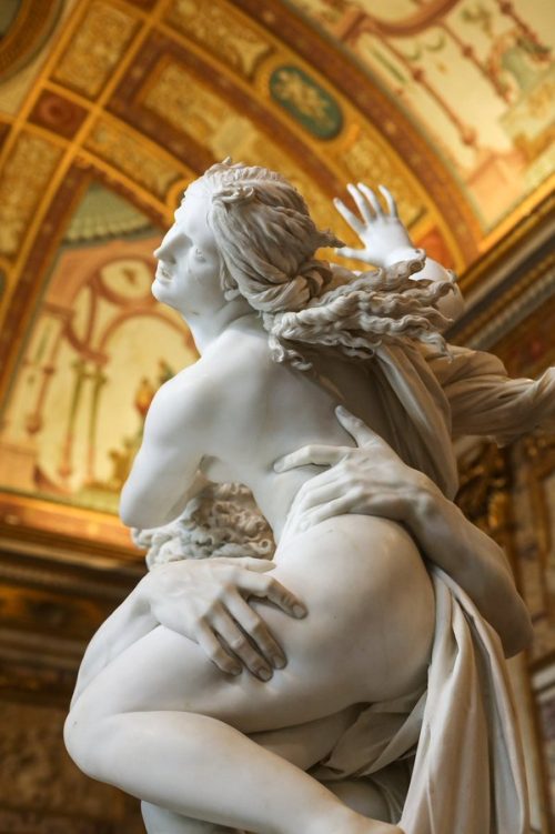Estatuas antiguas hiperrealistas que te volarán la cabeza