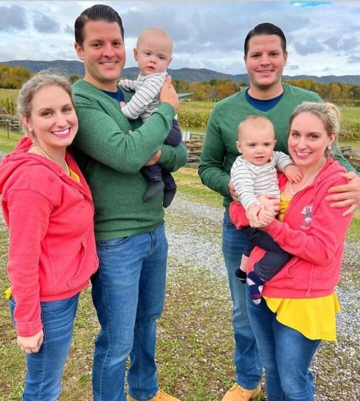 Dos matrimonios de gemelos idénticos que tuvieron hijos… idénticos