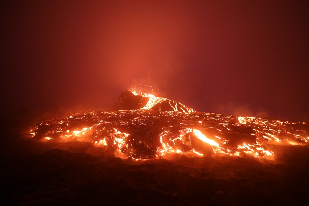 IIslandia en alerta: autoridades declaran estado de emergencia por posible erupción volcánica "inminente"