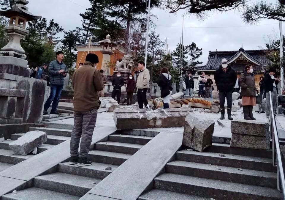 Terremoto sacudió a Japón este 1 de Enero y alertan posible tsunami