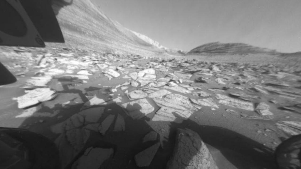 El rover Curiosity de la NASA captó este timelapse de ensueño de un día marciano