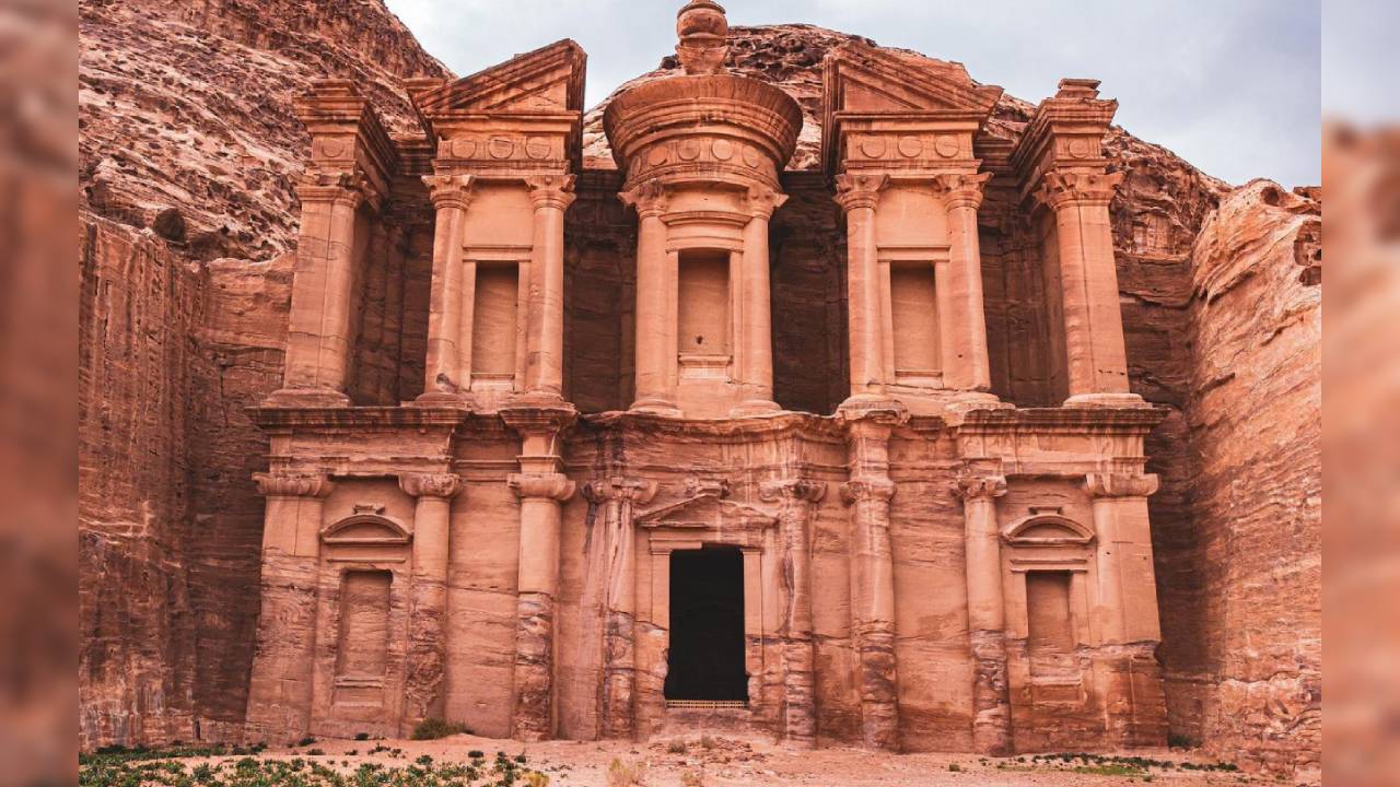 Petra: la ciudad perdida cuyo 85% permanece oculta bajo tierra