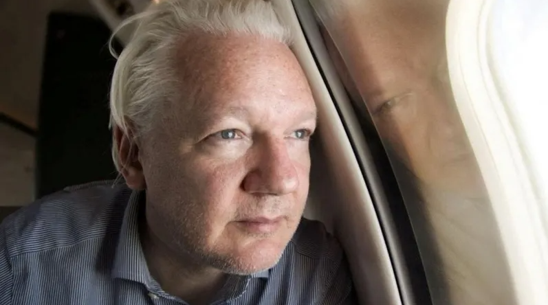 Julian Assange es liberado
