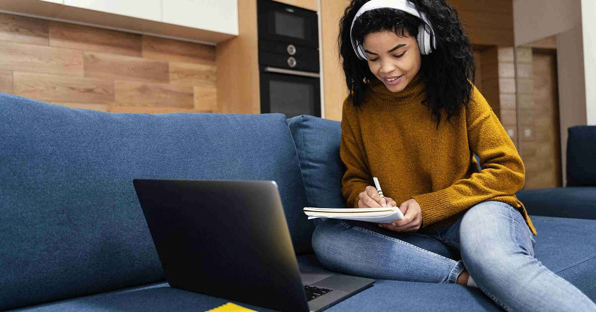 chica aprendiendo inglés con usa learns