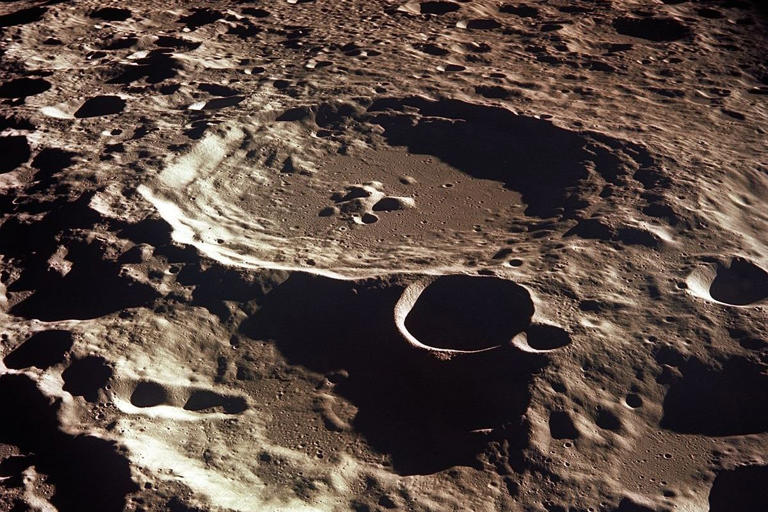 Encuentran estructuras ocultas bajo la cara oculta de la Luna