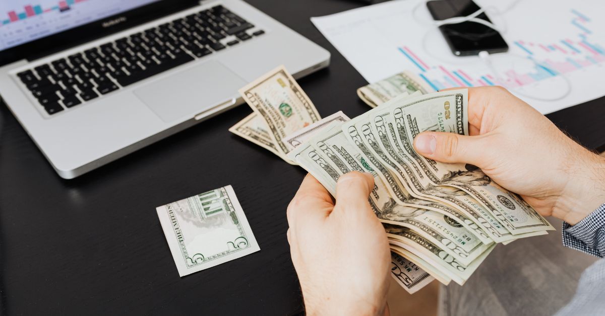 persona tuvo dinero