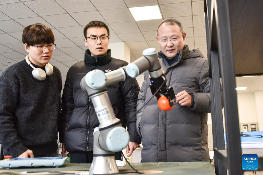 Científicos chinos desarrollan robots humanoides con expresión facial realista
