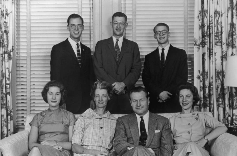 Michael Rockefeller: La historia de su desaparición y sus inquietantes teorías