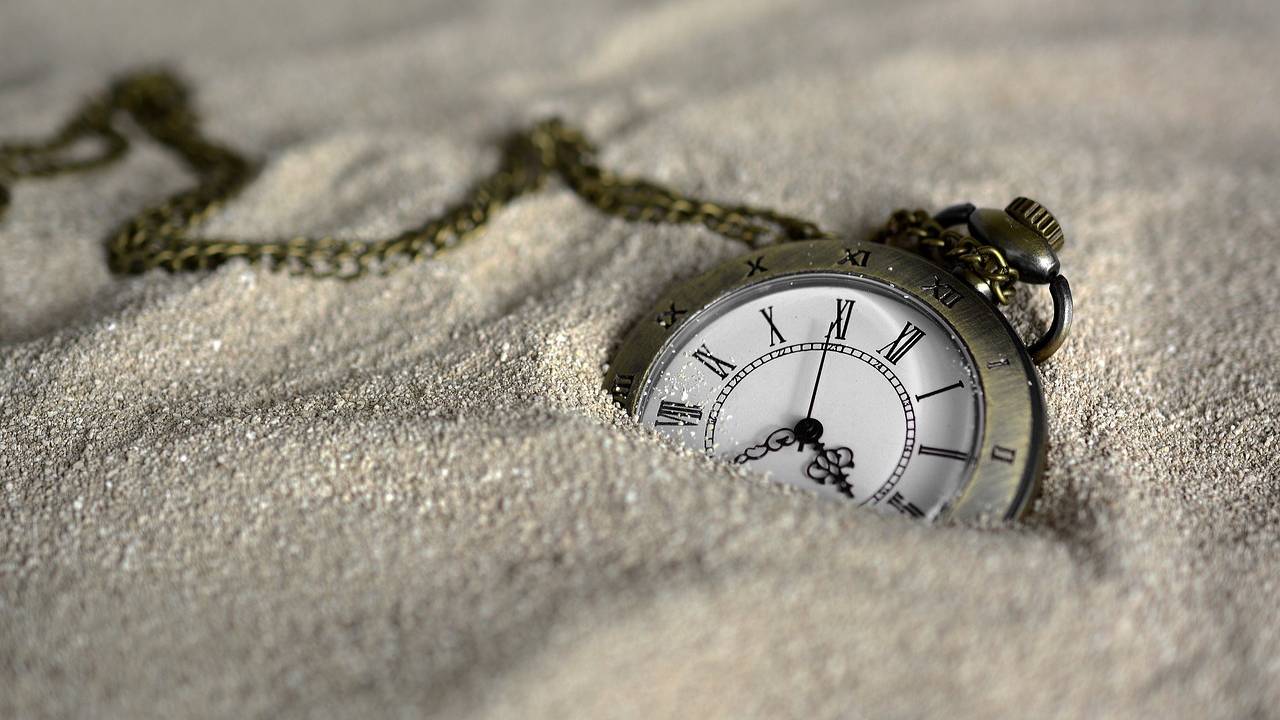 ¿Por qué el tiempo parece pasar más rápido a medida que envejecemos?