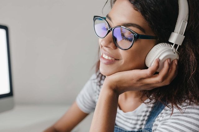 La música que escuchas literalmente impacta tu cerebro, y los científicos ahora saben por qué
